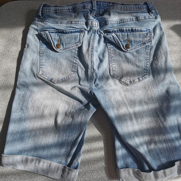 Liquid Jeans Denim Stretch Shorts Size 11/12 - Picture 2 of 9